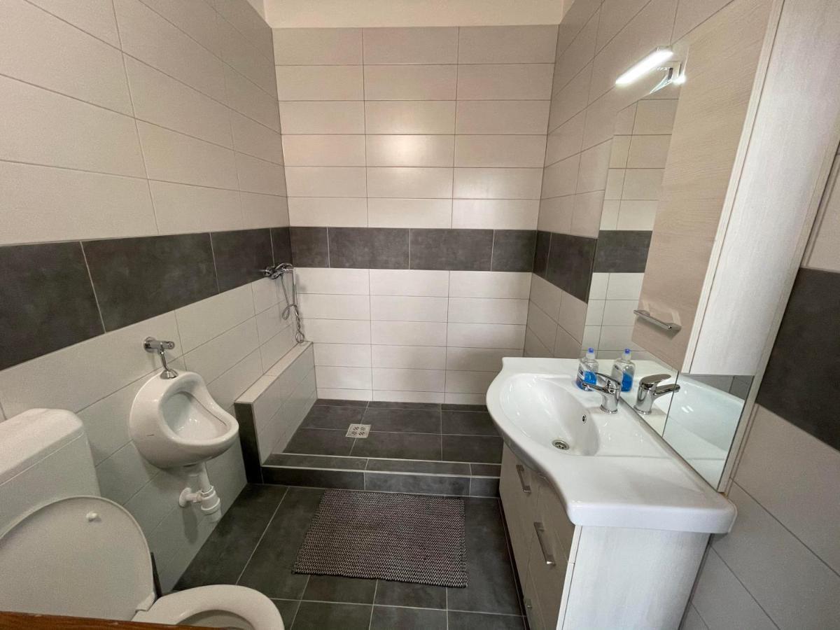 Tulipan Vendeghaz Hotel Miskolc Bagian luar foto
