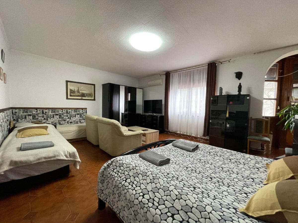 Tulipan Vendeghaz Hotel Miskolc Bagian luar foto